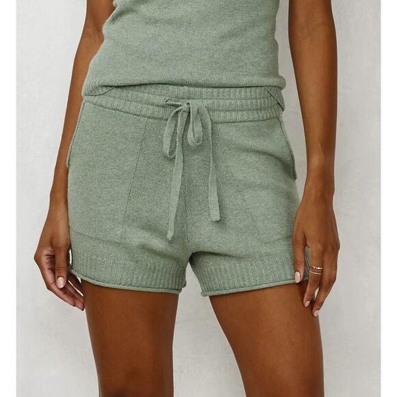 LC Lauren Conrad Green Sweater Shorts Pockets Size Medium - Picture 1 of 7